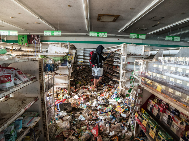 Illustration for article titled Un fotografo se cuela en la zona prohibida de Fukushima: así es el mundo tras un apocalipsis